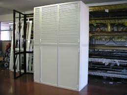 Gli armadi da esterno zincoplastificati fanno parte della categoria di mobili da balcone utili come salvaspazio o portascope. Mobili Da Balcone A Roma Metalmarkinfissi It