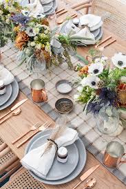 A Rustic Modern Thanksgiving Table Setting In 2020 Modern Thanksgiving Table Settings Dinner Table Setting Modern Thanksgiving Table