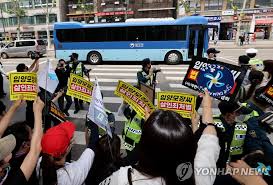 지난 9일 양모 장씨가 남편인 안모씨에게 보낸 다섯쪽 분량의 옥중편지를 불법 취득해 공개했던 유튜버 제이tvc는 장씨와 4일간 구치소 신입방에서 함께 지냈다는 이의 측근 a씨를 통해 장씨의 구치소. Teiznoprrsmbbm