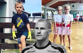 Последние твиты от bojan djordjic (@bojandjordjic7). Halsningen Fran Familjen Turina Bruno Ar Besatt Av Fotboll Fotboll Sthlm