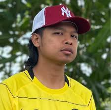 I'm currently accepting introductions, job referrals, and hugs (physical…