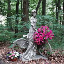 Die statue ist ein fröhliches bild eines lächelnden buddha. Gartenstatue Frau Mit Fahrrad Zum Bepflanzen Antik Steinguss Ardeon De Garten Figuren Skulpturen Art Nr 20230