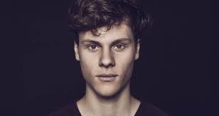 Singer-Songwriter Songwriter