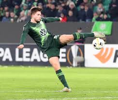 Rexhbecaj recorded one assist, two tackles (one won) and one chance created in 18 minutes off the analysis rexhbecaj has found himself relegated to a substitute role in the club's last three contests. Vfl Wolfsburg On Twitter Elvis Rexhbecaj Hat Das Wolfe Trainingslager Verlassen Und Steht Vor Einem Wechsel Zum 1fckoeln Vflwolfsburg