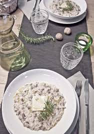 Il risotto con taleggio e radicchio è molto diverso da quello con solo radicchio che abbiamo già proposto (vedi qui la ricetta). Risotto Radicchio Salsiccia E Taleggio