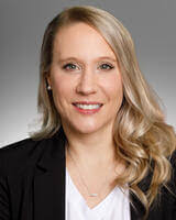 Kari Hanson's Instagram, Twitter & Facebook