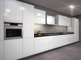 Geniş mutfak boy dolabı, özellikle kalabalık ailelere hitap eden mutfak boy dolabı modelleri arasındadır. Kulpsuz Mutfak Dolap Modelleri