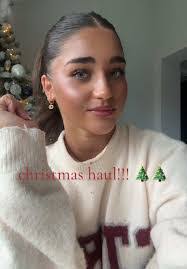 Kira Walker's Instagram, Twitter & Facebook