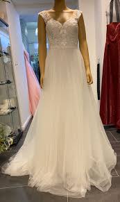 Check spelling or type a new query. Brautmode Und Abendmode Von Sunnyf De In Bremen Magrela Romantisches Brautkleid Mit Spitze Und Weitem Tullrock Ruckenfrei