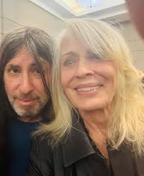 Discussion about a beautiful actress