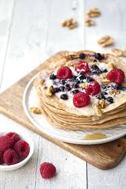 Gesunde Pfannkuchentorte Mit Bananen Mandelmus Zum Fruhstuck Rezept Pfannkuchentorte Lebensmittel Essen Kuchen Ohne Backen