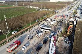 Bursa'da zincirleme trafik kazası meydana geldi. Vstzrnhj2iwoom