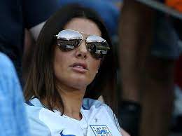 Share the best gifs now >>>. Dschungelcamp Jamie Vardys Frau Rebekah Vardy Zieht Zu Den Kakerlaken Express De