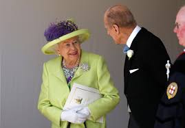 So wurde die traumheirat von prinz harry mit seiner meghan gerade erst von der geburt des kleinen archie. Wahrend Des Gottesdienstes Schaute Die Queen Leicht Murrisch Danach Ist Sie Offenbar Prinz Harry Hochzeit Die Queen Konigliche Familie
