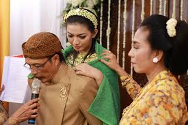 Gibran dilantik oleh gubernur jawa tengah ganjar pranowo secara virtual, jumat (26/2). Jokowi S In Law Dies In Surakarta The Star