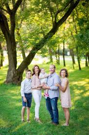 Summer Spring Outdoor Family Photos What To Wear For Family Pictures Family Photos What To Wear Spring Family Pictures Summer Family Pictures
