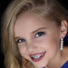 Addison Bartlett's Instagram, Twitter & Facebook