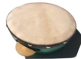 Kebanyakan dimainkan dengan cara dipukul, baik menggunakan telapak tangan atau stick. Alat Musik Rebana Novi