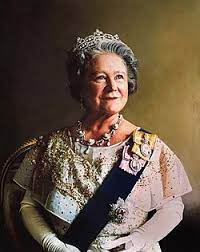 Dronning elizabeth jobbet som lastebilmekaniker og lastebilsjåfør for de britiske styrkene under krigen. Elizabeth Bowes Lyon Wikipedia