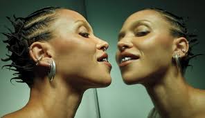 FKA Twigs, Son Teklisi 'Hard'