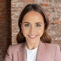 Jacqueline Pearsall's Instagram, Twitter & Facebook