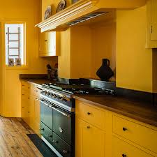 The other furniture pieces like island, table and chairs are quite fascinating. Plain English Kitchens Traditional Kitchen Designs