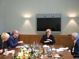 Ihr geliebter vater aloys klöckner ist zwölf tage nach seinem 83. Julia Klockner Tiere Sind Keine Wegwerfware Berliner Morgenpost