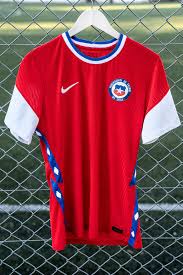 Jueves, 18 de marzo de 2021 Seleccion Chilena De Futbol Oficializo Su Nueva Indumentaria Para Las Clasificatorias