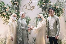5 calon ayah hebat berdasarkan zodiak beserta ramalan zodiak. 5 Potret Dinda Hauw Dari Lamaran Hingga Menikah Dengan Rey Mbayang Kumparan Com