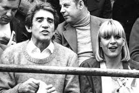 Gemma galgani, protagonista del trono over di uomini e donne, si è detta vegetariana per il mio lavoro cammino molto, tutto il giorno, ha assicurato gemma. La Doppia Vita Di Gemma Di U D Ho Flirtato Con Walter Chiari