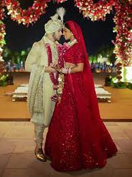 Que sera sera, whatever will be will be. Gaun Pengantin India Priyanka Chopra Tak Kalah Mewah Dengan Versi Baratnya Fashion Fimela Com