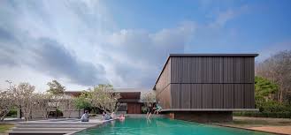 See more ideas about southeast asian, southeast, asian. Materials And Orientation Help Tropical Modernist House On Thai Coast To Bear Brunt Of Harsh Monsoon And Hot Climate De51gn