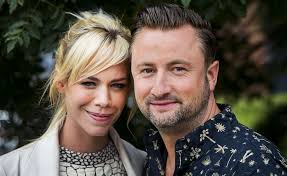 It was the second production worldwide of a format that was developed in the uk by charlie parsons. Presentator Kees Van Der Spek In Robinson Wel Nl