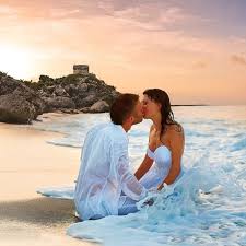 Beach Wedding Romantic Kiss Bride And Groom Beach Theme Wedding Beach Wedding Photos Beach Wedding Photography