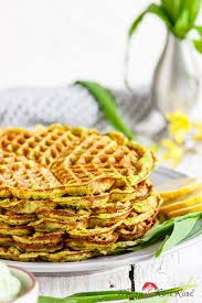Wilde Kartoffelwaffeln Mit Barlauch Und Dip Rezept In 2020 Kartoffelwaffeln Waffeln Rezept Lebensmittel Essen