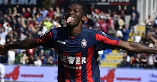 Learn all about the career and achievements of simy at scores24.live! Crotone Possibile Maxi Offerta Della Lazio Per Nwankwo Simy Rumors