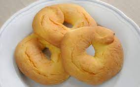 Ricetta dei taralli calabresi fatti in casa, la ricetta più semplice per dei biscotti aromatizzati all'anice i taralli sono dei biscotti tipici che hanno una tradizione legata in tutto il territorio italiano, in calabria. Taralli Morbidi Di Calabria Il Buon Dolce Del Sud Italia