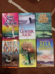 Jalan cerita novel 90% adalah dari kisah benar armand danial dan zulaika husna, nama yang cukup sepadan bila diganding bersama apatah lagi apabila berjalan berduaan, ketinggian mereka, ketampanan armand danial dan kejelitaan zulaika husna berjaya membuatkan rakanrakan sekeliing bersetuju mer.eka memang patut dijodohkan. Novel Remaja Cinta Melayu Alaf 21 Books Stationery Books On Carousell