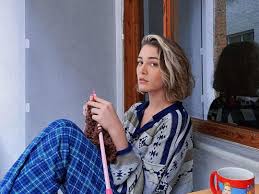 İlk defa fox tv ekranlarında yayınlanan her yerde sen dizisinde merve mutlu karakteriyle ilk dizi deneyimini yaşamaya başladı. Deniz Isin Kimdir Kac Yasinda Nereli Hangi Dizilerde Oynadi Masumiyet Irem Kim