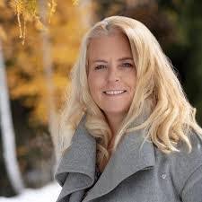 Sandra Putz's Instagram, Twitter & Facebook