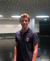 The show wove together many classic fairy tales such as cinderella, snow white, robin hood, rumplestiltskin, peter pan, pinocchio, etc. Exclusive Interview With Robbie Kay Once Upon A Time Lubie En Serie