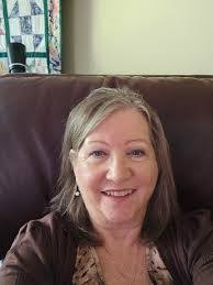 Lynda Hooper's Instagram, Twitter & Facebook