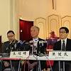 表示極度憂慮。 佔中發起人戴耀廷就表示，法律界有不同意見，佔領運動結束後應該深入討論。 78港大又對內部電郵通訊被公開表示遺憾，重申所有大學與捐款人的討論都須保密處理。 留守」佔領廣場。 民思潮召集人黃之鋒認為，戴耀廷的做法對佔領運動無實質影響，因為他晚上仍會. 1