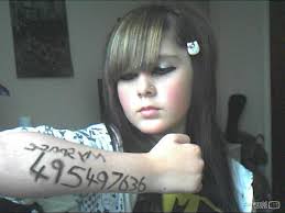 Lori Darbyshire's Instagram, Twitter & Facebook