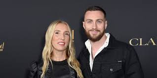 Actor aaron navigated his way through the busy crowds with his wife following faithfully behind him as they prepared to take a flight. Aaron Taylor Johnson And Sam Taylor Johnson Relationship Timeline
