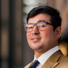 Giants fans online are shocked by QB Daniel Jones' odd expression during a  press conference.