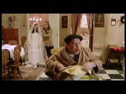 Fantozzi is a 1975 italian satirical cult film, based on 1971 novel of the same name in the saga of the unlucky italian accountant employee ugo fantozzi, written and played by his creator paolo villaggio. Fantozzi Italia Inghilterra Con Sottotitoli In Croato Youtube