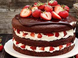 Layer Cake Aux Fraise Chocolat Et Creme Fouettee Au Thermomix En 2020 Fraise Au Chocolat Gateau Moelleux Creme Fouettee