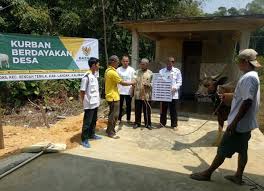 Daging kurban kemudian dibagikan kepada mereka yang membutuhkan. Non Muslim Juga Dapat Daging Kurban Suarapemredkalbar Com