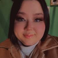 Amy Hyslop's Instagram, Twitter & Facebook